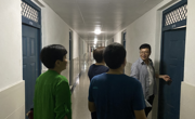 william威廉组织辅导员深入走访员工宿舍